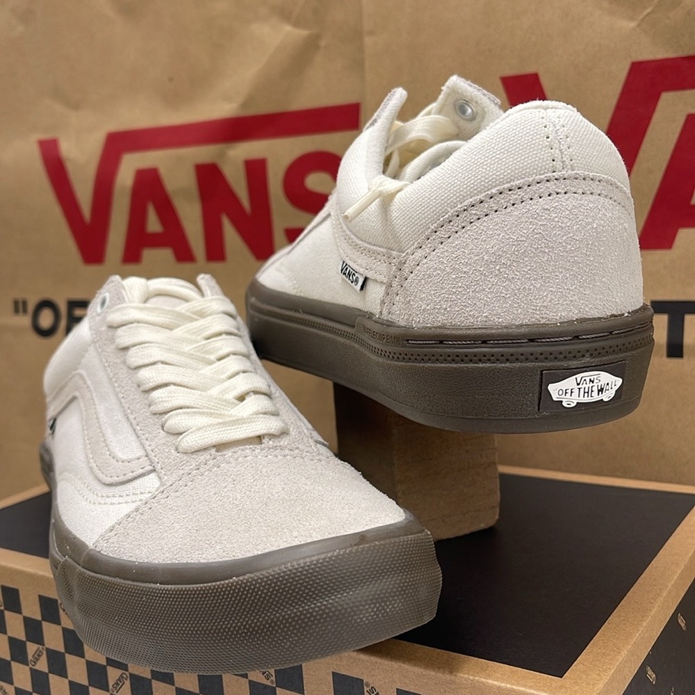 Vans Men’s Bmx Old Skool
Marshmallow/Gum
VN0005UZOVM Sneakers - Picture 9 of 16